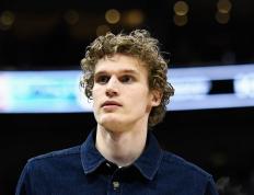 世俱杯-马刺客场战胜爵士，反弹获胜的简单介绍