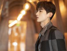 世俱杯直播-漆黑夜幕中的绿茵统治者，德甲争冠夜，福克斯如何让悬念窒息