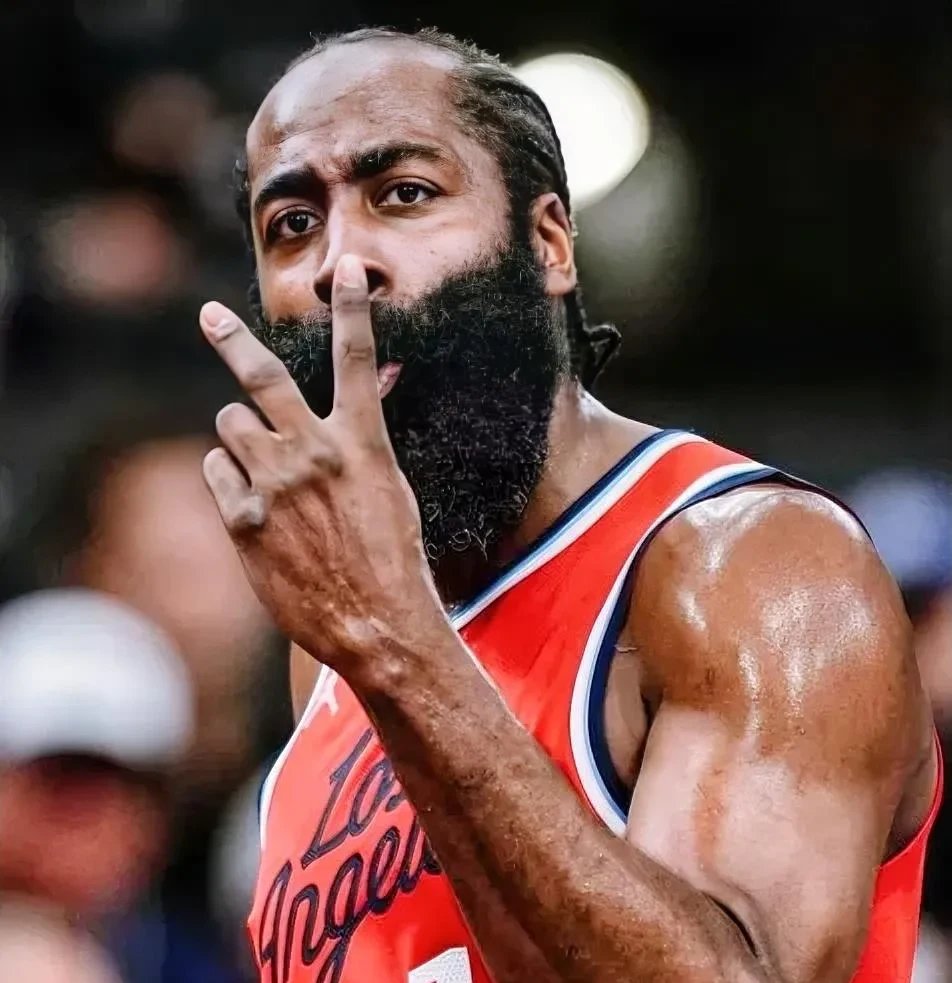 世俱杯参赛资格-凯尔特人惨败热火,哈登遭遇封盖惨案