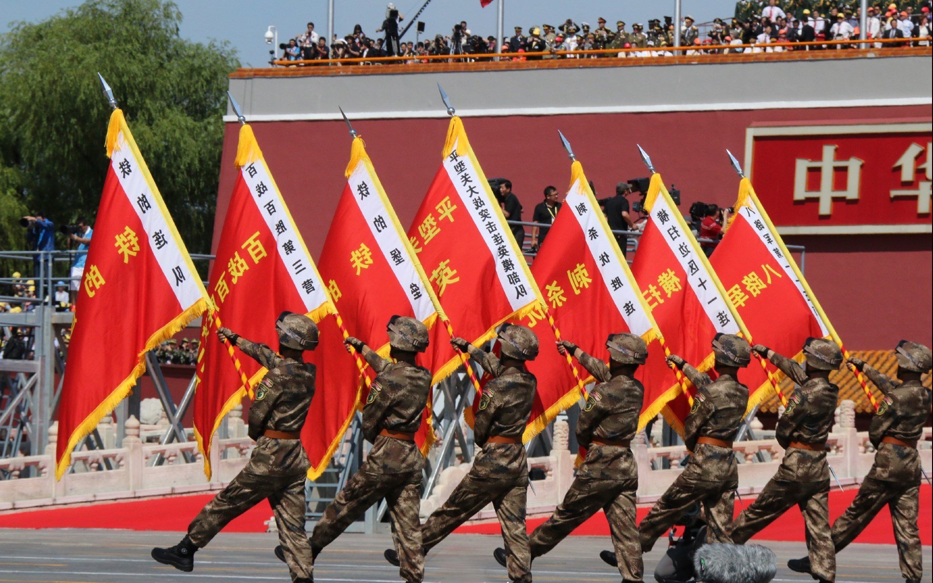 世俱杯分组-逆光飞驰,切特的救赎与F1王座的最后三公里