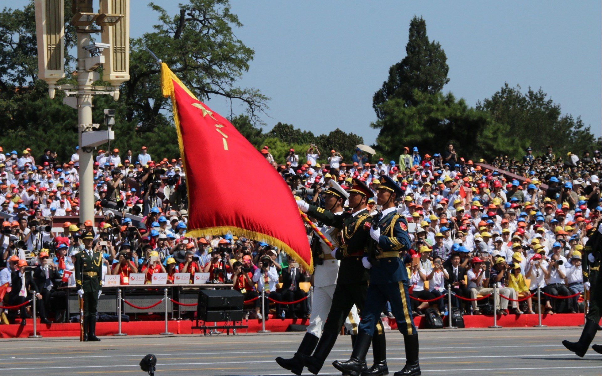世俱杯奖金-2026世界杯焦点战，中国队巅峰对决拜仁之星，历史性胜出震撼世界