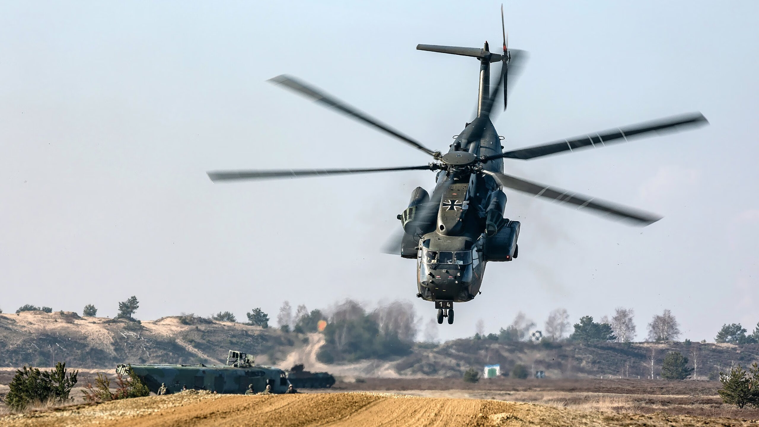 世俱杯决赛-恩比德主宰比赛走向，奇才与骑士对决中的王者身影