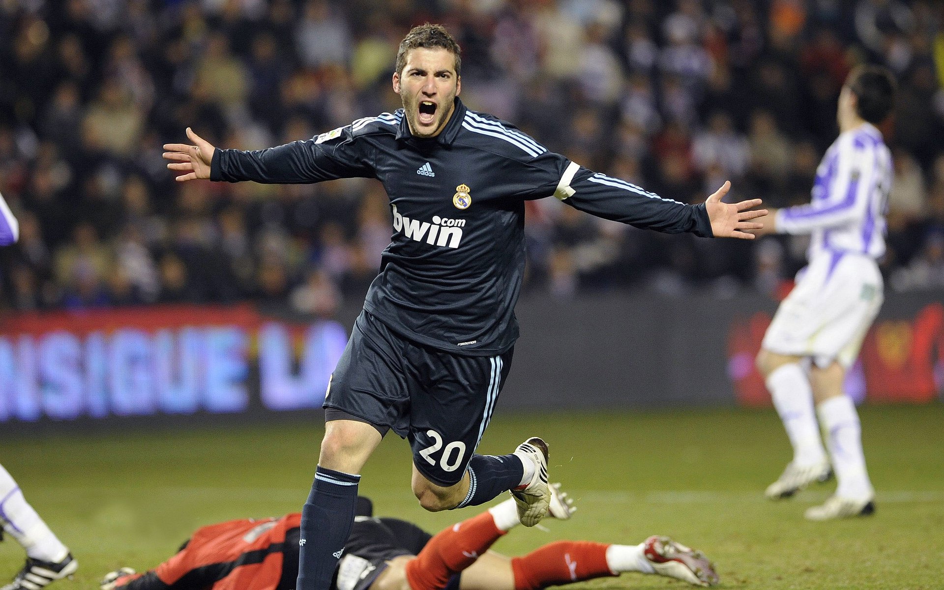 世俱杯直播-北境冰霜与明尼苏达寒流，马克西的制胜魔术撕裂狼群防线